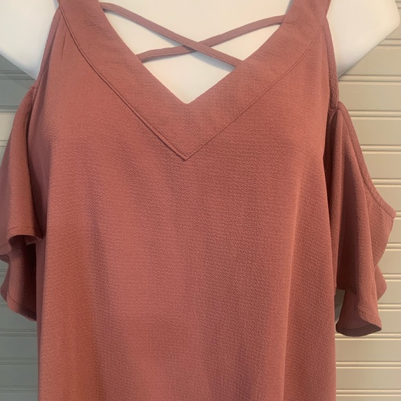 Blu Pepper Shoulder cut out XL Blouse - Picture 2 of 5